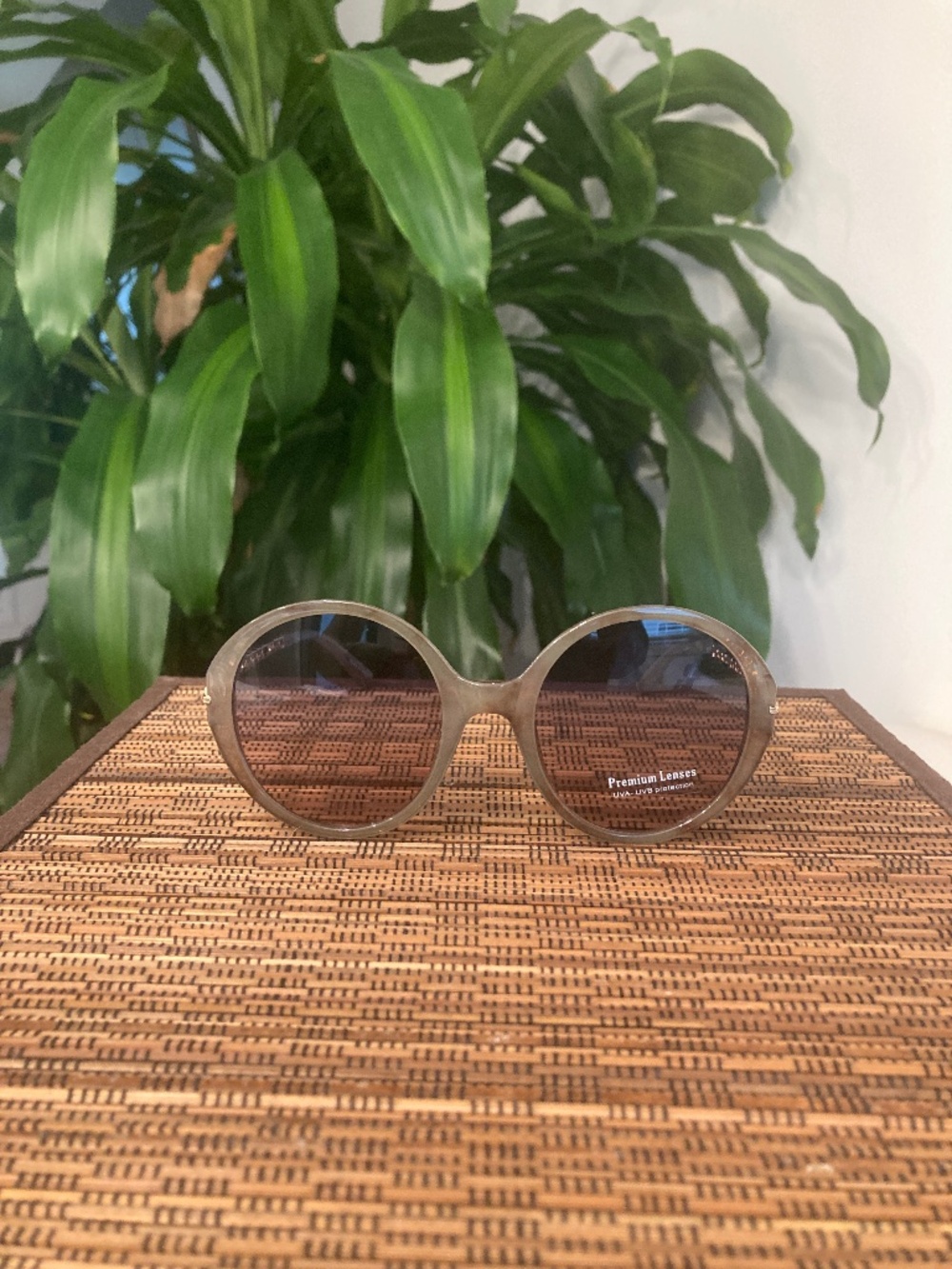 Round Sunglasses With Fixed Metal Chain Leg Detail (5627) Olive